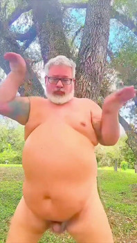 Un Ours Danse Nu Dans La Nature Montre Son Trou