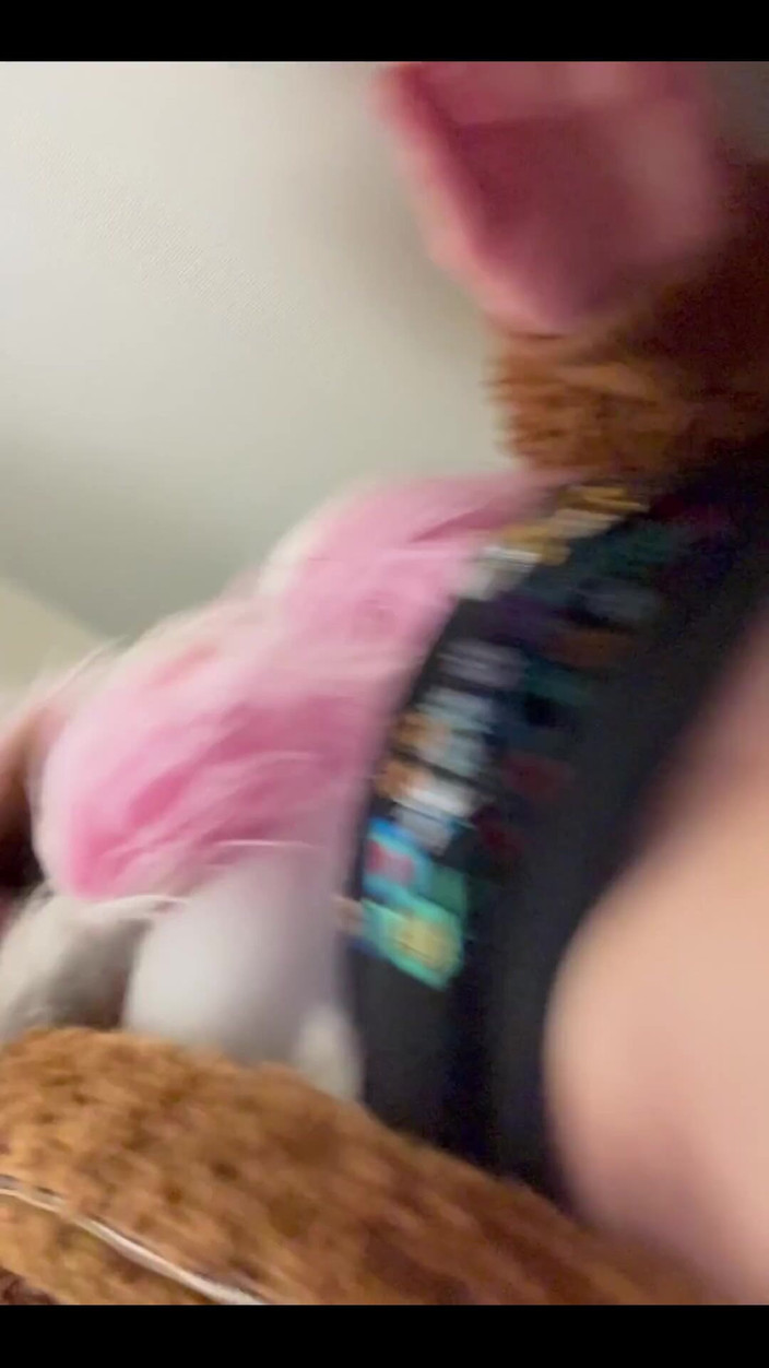 Suzy Wylde: हवाई अड्डे पर कुछ और चुदाई प्रशिक्षण के लिए तैयार हो रही है