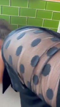 Üvey anne Tinder randevusndan sonra üvey oğlunu susturuyor
