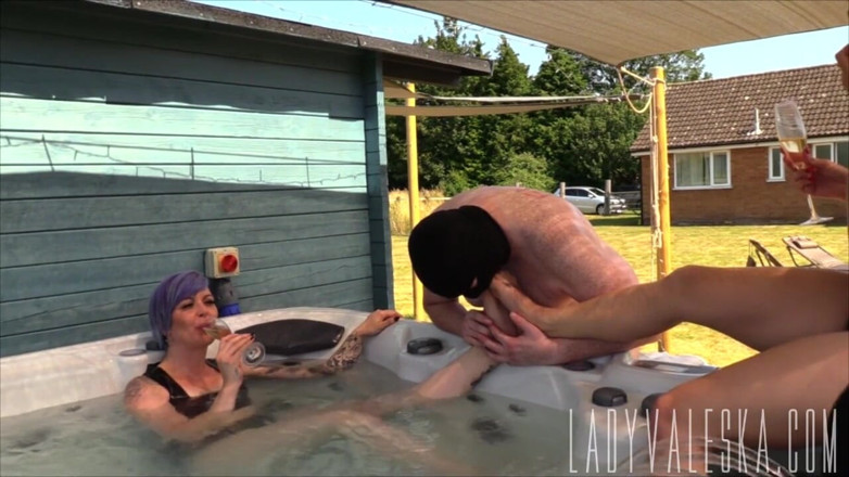 Lady Valeska: Foot worship in hot tub