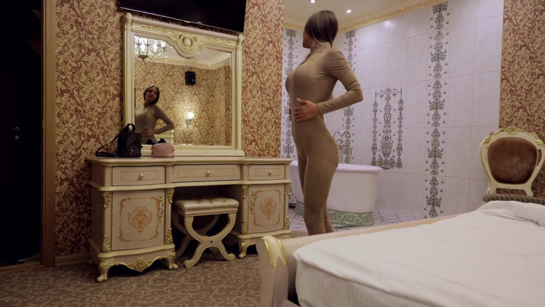 Monika Fox: Deslumbrante estrela pornô Monika Fox se masturba na cama