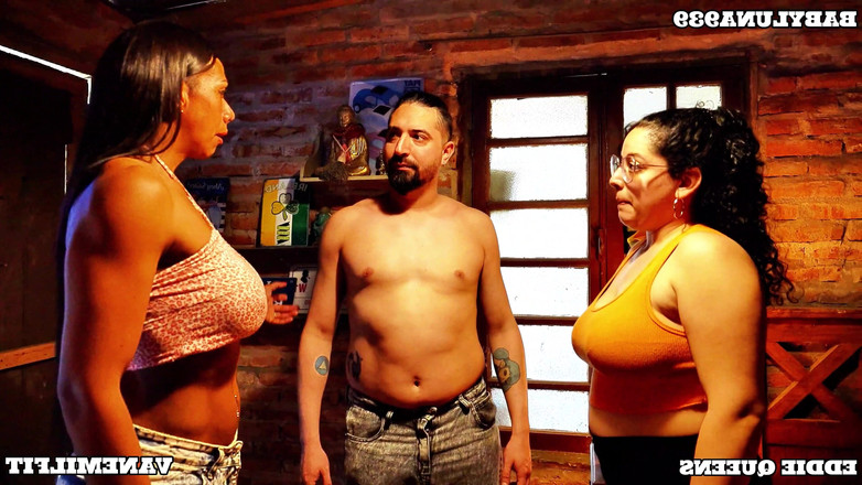 Babyluna939: Istri nakal kulit hitam kekasihku mergokin kami selingkuh dan mengambil...