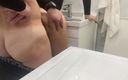 Hairy couple: Chica del gimnasio estaba follando en su baño después del...