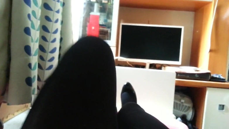 Kit19881127: Éjaculation en collants 13