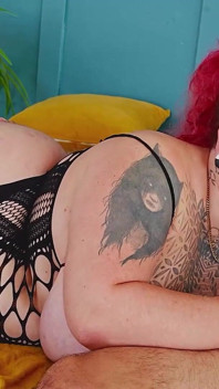 Alternatif Kecantikan Chubby Fucks Seorang Pelancong: Leia Saez, Memerah Susu Lefa Itali Dalam Palsu