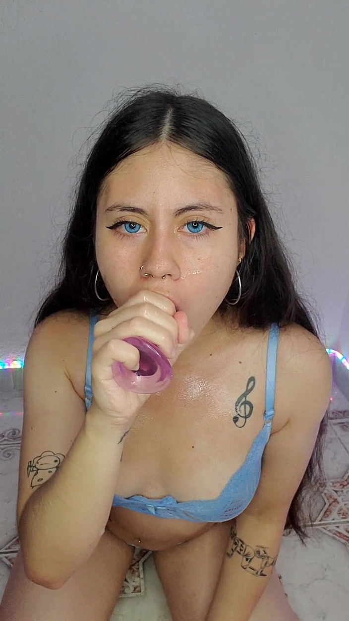 DherlyDoll: Îți sugi pula foarte bine cu Fraze în portugheză!