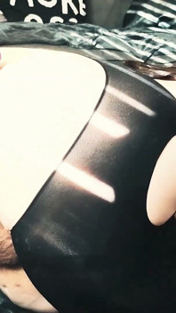 นวดหัวนมใหญ่และเย็ดหีขนดก