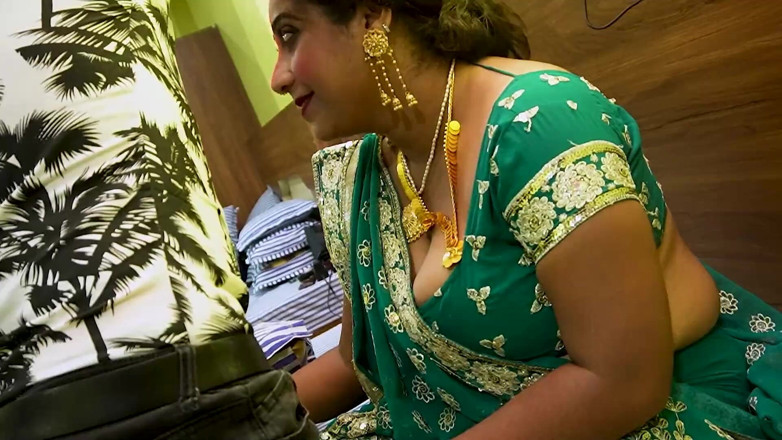 Queen star Desi: Bhabiji ke sath dono devor mil kor mast chudai kia,...