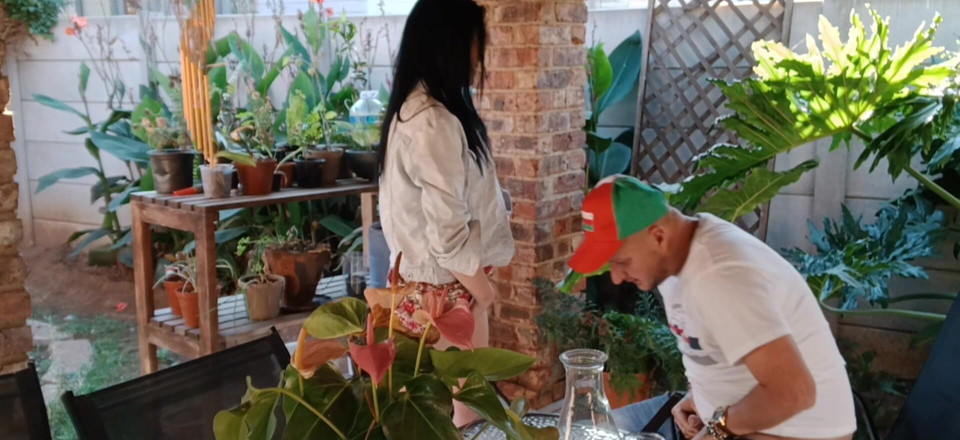 Bigjoefuckalott: Istri nakal tetanggaku lagi asik bersenang-senang di luar ruangan