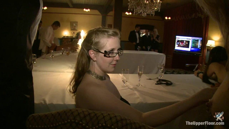 The Upper Floor by Kink: Inisiasi Penghisap rumah dan hamba