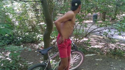 Ridley Dovarez | Gaysight: Theo wichs auf einem fahrrad