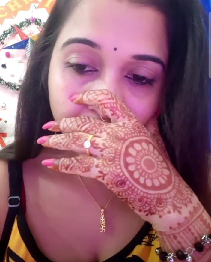 Kanchan devi: Intelligente bhabi duro pompaggio di figa durante videochiamata