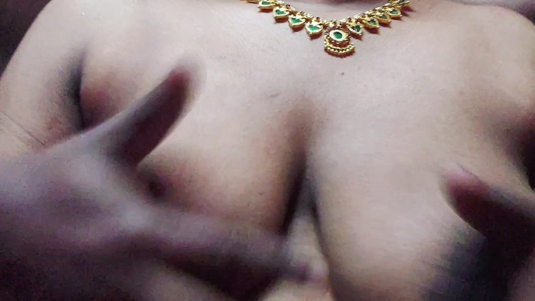 Desi Mohini: Hot and Sexy Aunty Apne Boobs