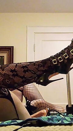 Sissy Bailey Wilde: Crossdressers y la máquina de follar - compilación 4