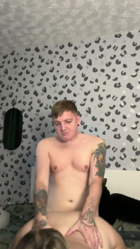 Stor röv fru pratar smutsigt och knullas doggy
