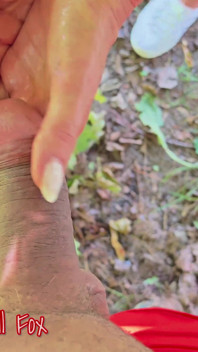 Muie profundă în aer liber într-un parc public, matură sexy blondă are parte de spermă în gură și pe față, futai dur pe la spate, spermă în pizdă, fetiș cu pișat