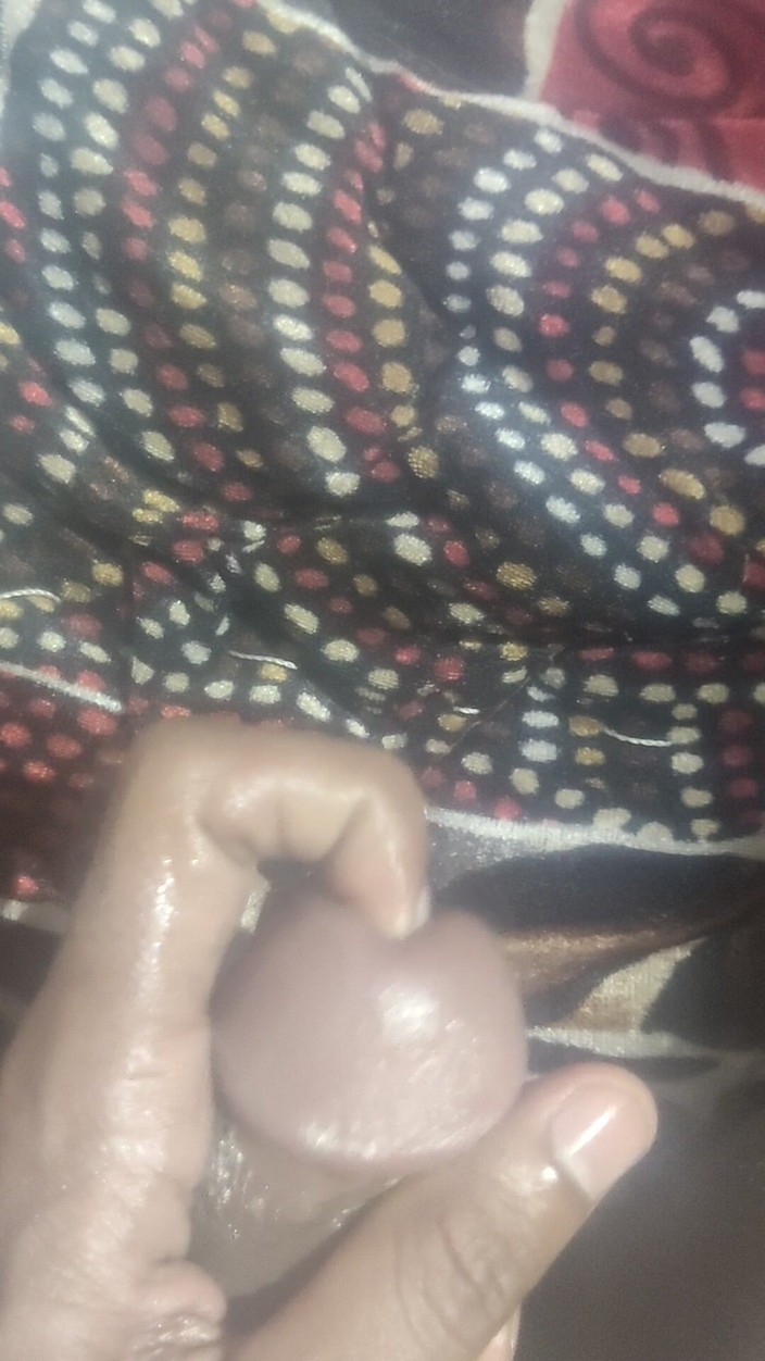 Gigolo Tv: Saya nampak abang tiri menggoncang zakarnya