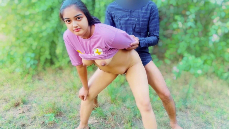 Your_aisha: 德西农村女孩苏曼在森林里做爱并在丛林病毒中操她紧致的阴户