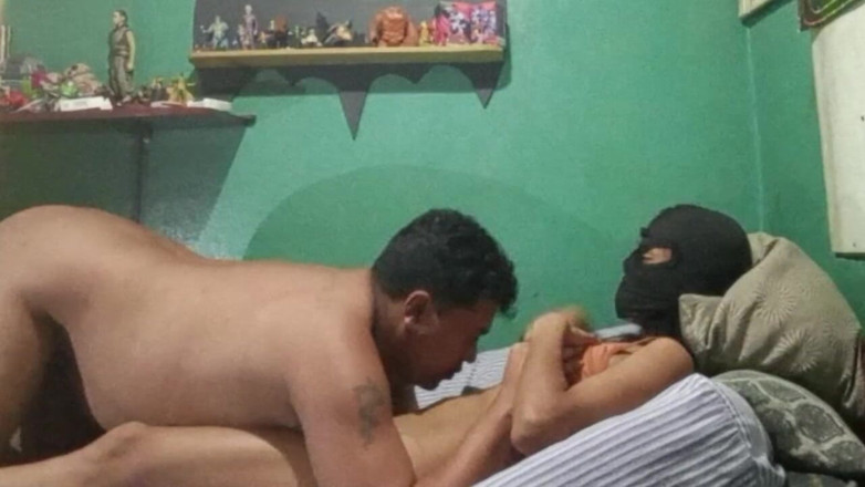 Skinnydanie21: मेरी सौतेली बहन की पतली लड़की पहले लंड चूसना नहीं चाहती थी, लेकिन उसे यह पसंद था।