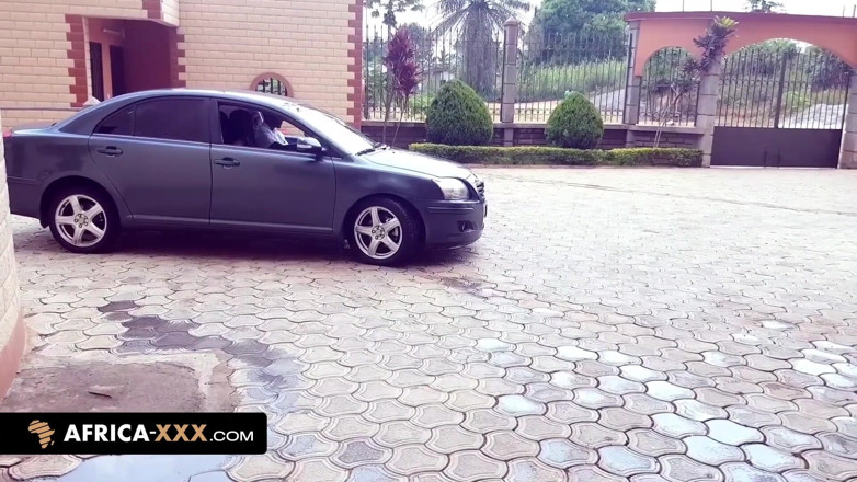 Africa-XXX: Femeie negresă cu forme care are nevoie de sex