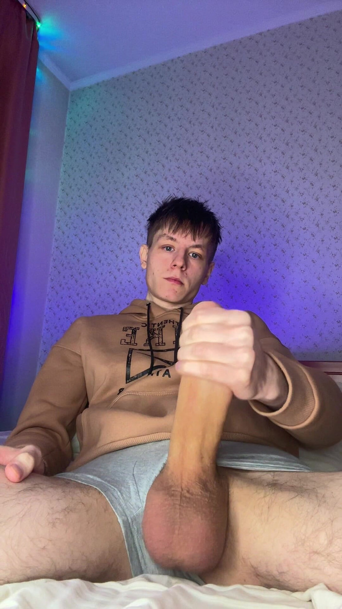 Morflot24: Il ragazzo magro con un cazzo gigante ha bisogno di...