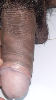 Peebathroom desi lelaki hitam dengan zakar besar hitam sudut pandangan dekat