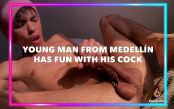 Isak pervert: Młody człowiek z Medellin bawi się ze swoim kutasem