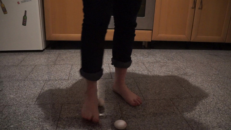 Caralia Deluxe: Trampling eggs with my beautiful feet