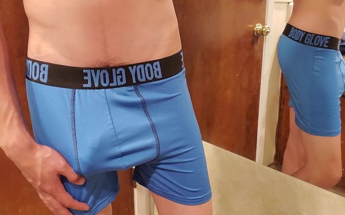 Officialztwink: Молодой худенький ебарь дрочит свой горячий необрезанный хуй