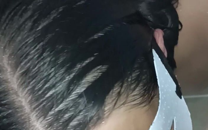Valery Saenz xxx: Douche dorée et éjaculation sur une femme infidèle sous la douche,...