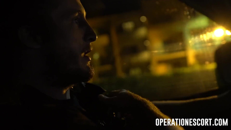 Operation Escort: Jaye summers被卧底警察Brick提供性爱