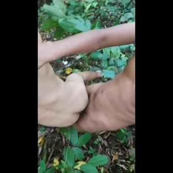 Peluche19 cm: Homo Indische neukpartij met jonge femboy buitenshuis