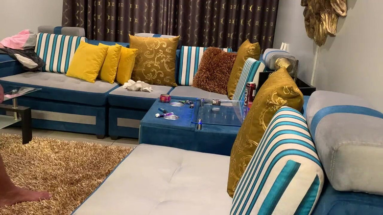 The Substance: 딥 스로트와 라틴 모델이 방금 여행에서 도착했습니다!