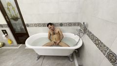 Brett Tyler: Дрочу и писаю в ванне