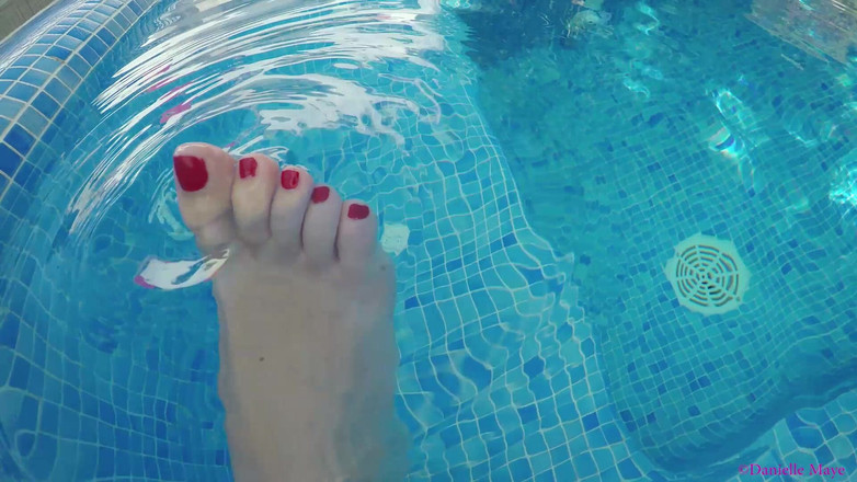Danielle Maye: Hot tub tenen