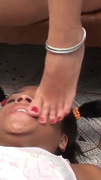 Fetiche de pies - dominación de pies profundos, dominatrix rubia y esclava