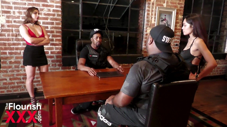 The Flourish XXX: La tripulación de Swat se ensucia - episodio 5