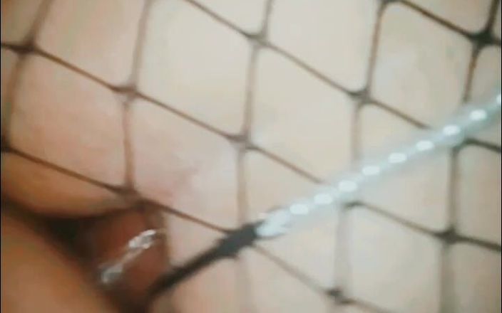 Ladyboy Karl: Nana使用假阳具