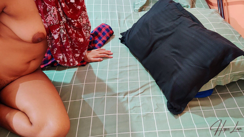 Hope Love: Schöne asiatische tante lädt ihren liebhaber in ihr bett ein