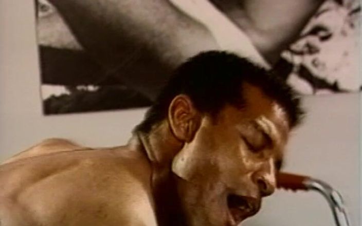 Gay RetroX VHS: Chàng trai bốc lửa ham muốn trao đổi 3