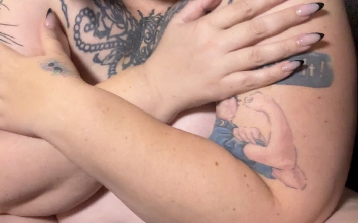 Miss quinn Cater: Masturbuje se 2 vibrátory a sténá