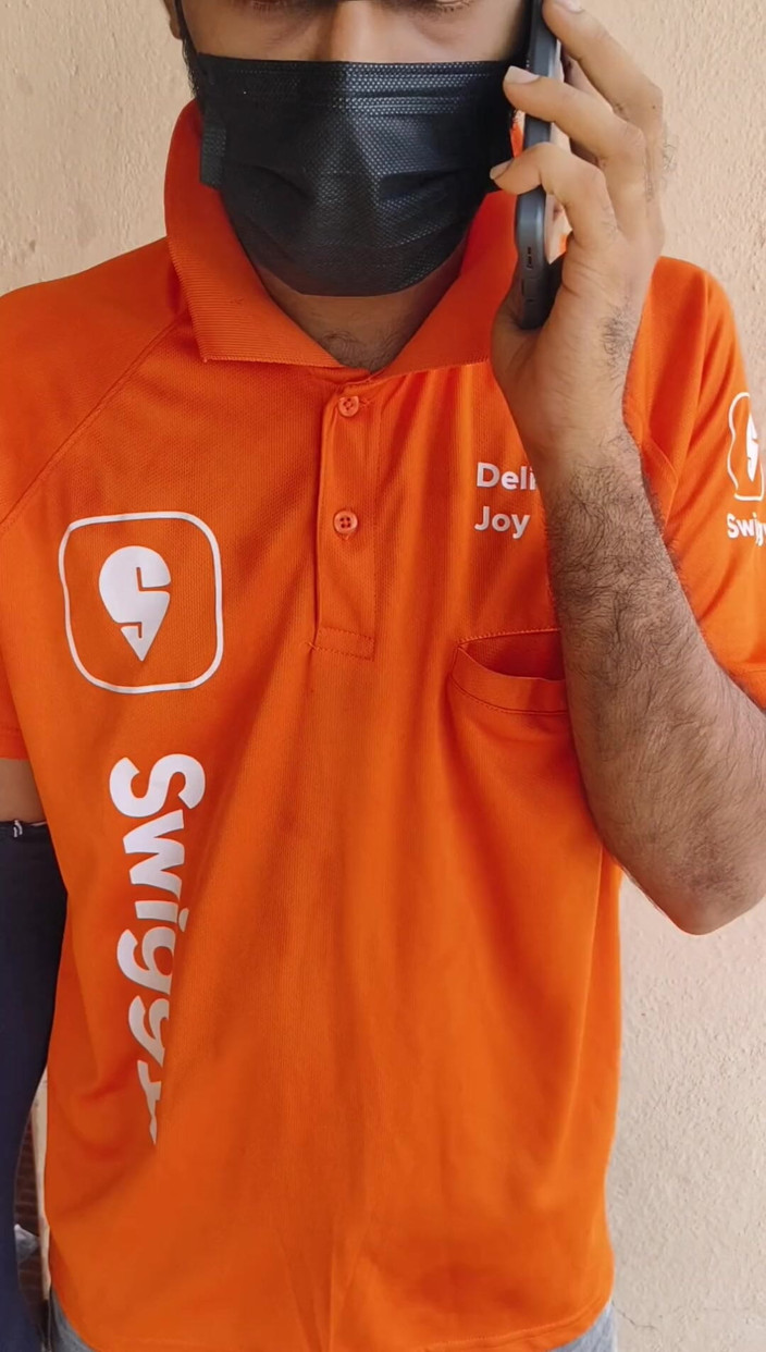 Tamil lesbian: Swiggy kurye genç teyze ile ateşli seks