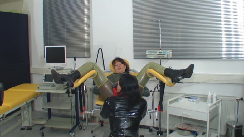 Rubber & Clinic Studio - 1ATOYS: Esame della troia anale perversa