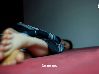 Czech Soles - foot fetish content: Домашня фея повзає біля ніг Анни в ліжку