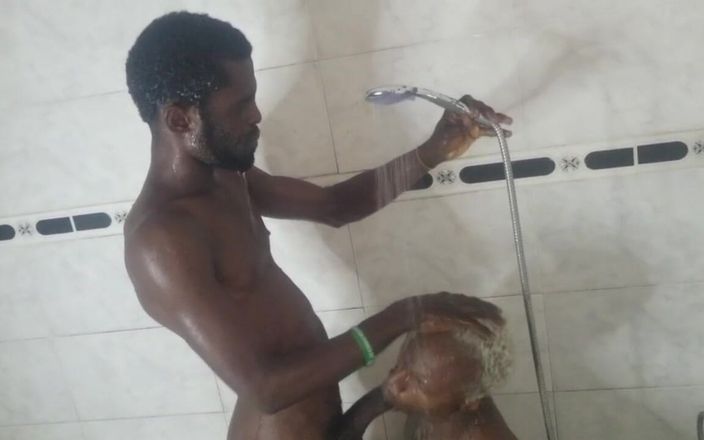 Sweetass132: Beri aku makan kontol hitam besarmu