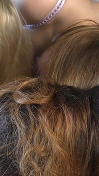 Blowjob berjembut dengan 3 gadis yang menakjubkan