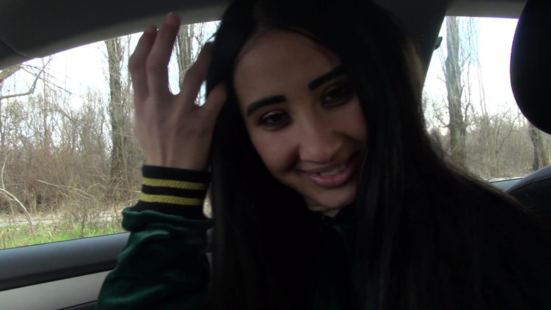 Stefan Steel Amateur Porn: Me hace una mamada en el auto