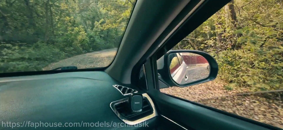 ArchiRusik: Dura foda uma gêmea fofa em uma saia na estrada...