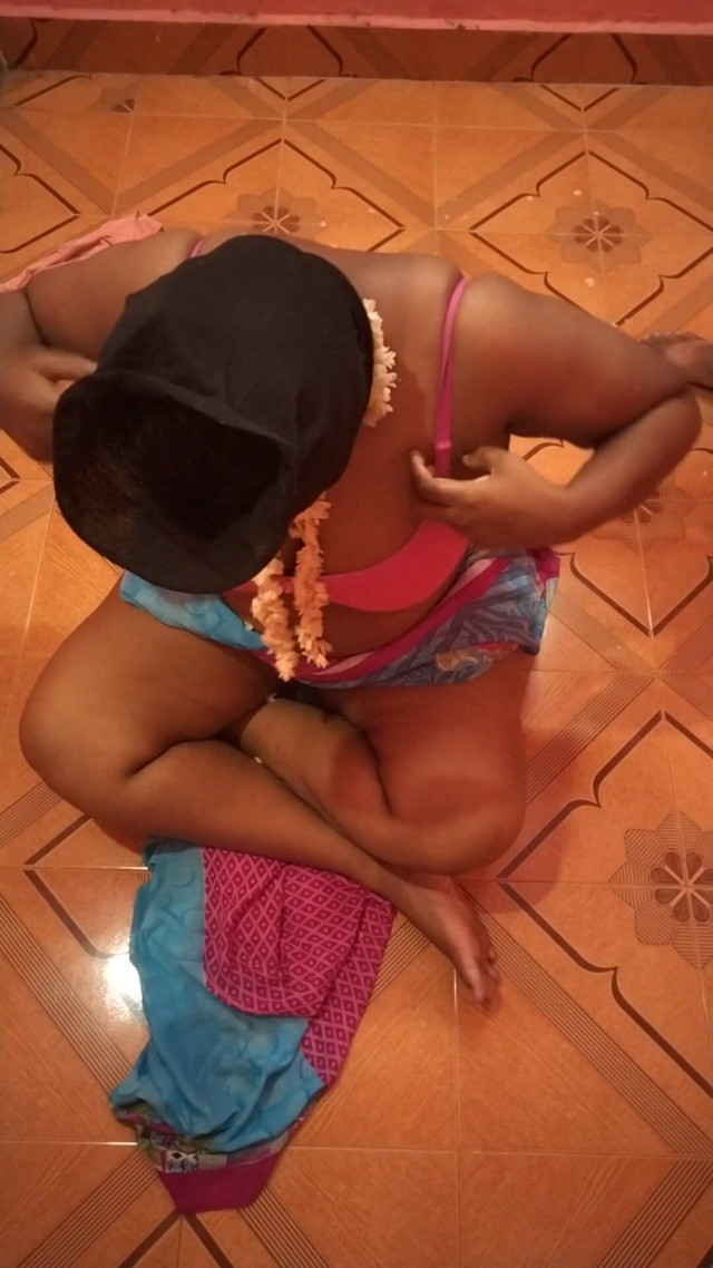 Flower Hot (Tamil lesbian)