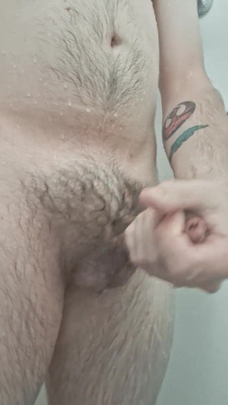 Uncut Aussie: Nesestříhaná Australanka hladí jeho tvrdého ptáka ve sprše